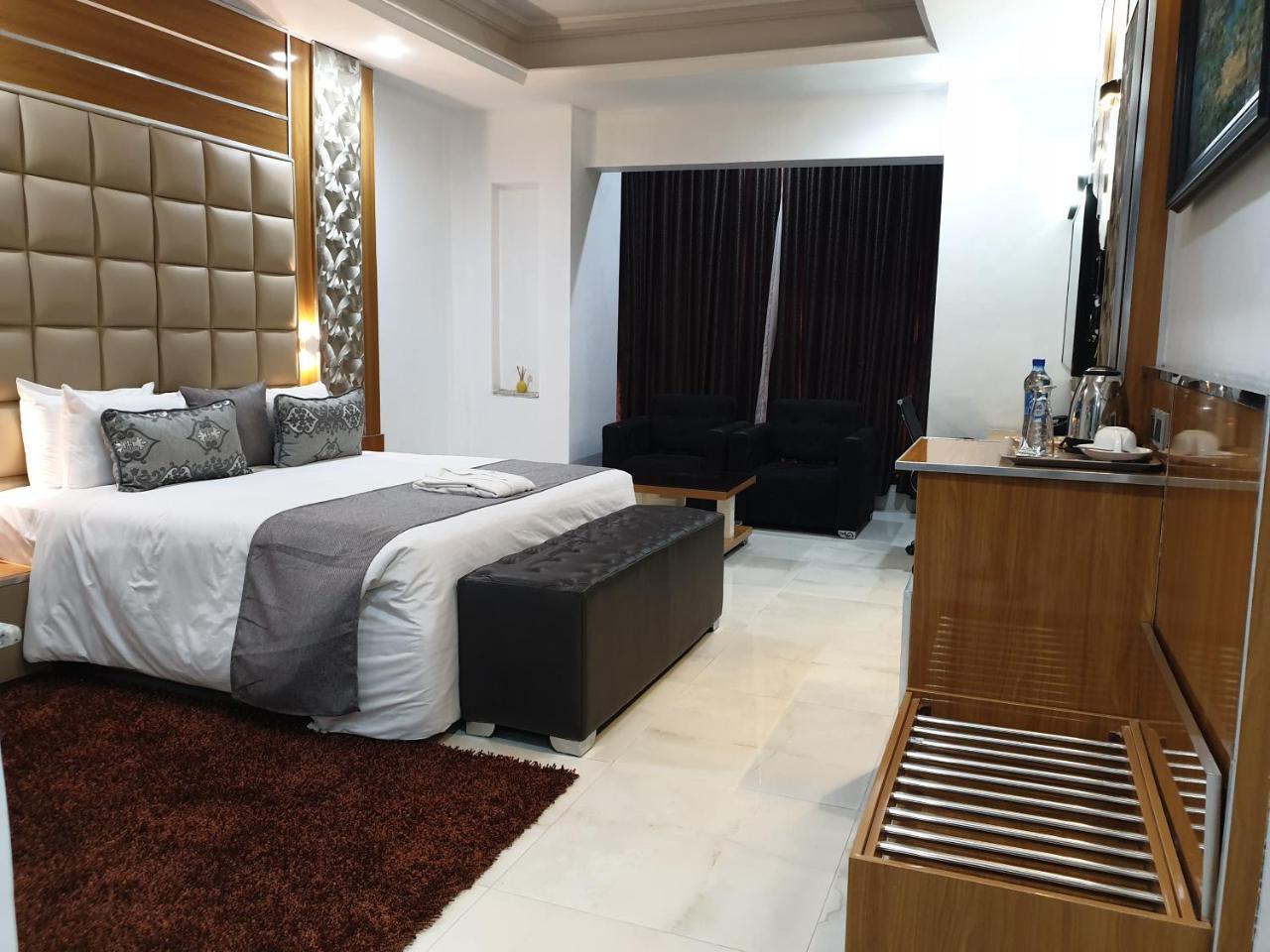 Caesar'S Luxury Hotel Lekki Esterno foto
