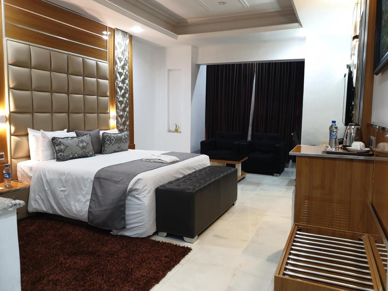 Caesar'S Luxury Hotel Lekki Esterno foto